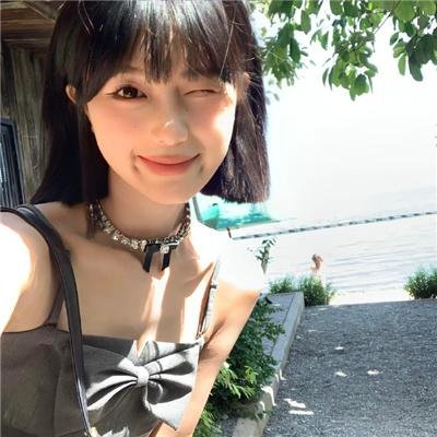卷发苏 海报